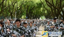 军训跳舞吃瓜群,吃瓜群乐享时光