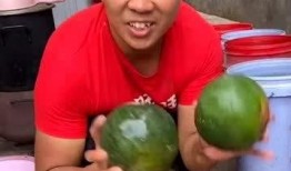 小伙吃瓜,小伙揭秘吃瓜背后的故事