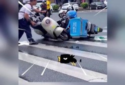 广西外卖小哥吃瓜,广西街头吃瓜趣事