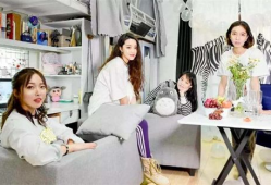 女学生跳舞吃瓜,女学生跳舞吃瓜，青春活力满满