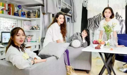 女学生跳舞吃瓜,女学生跳舞吃瓜，青春活力满满