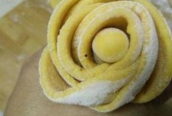 吃瓜卷馍,传统美食的现代演绎