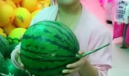 女孩说我吃瓜,女孩眼中的甜蜜与苦涩