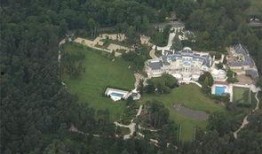 吃瓜群众坐在豪宅,揭秘隐秘生活的喧嚣一角