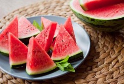 吃瓜群众板凳团