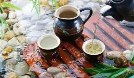 品茶修车吃瓜,车轮滚滚，瓜田乐趣多——品茶修车吃瓜的悠闲时光