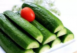 吃瓜群众黄瓜露脸照片,黄瓜露脸照引网友热议