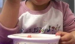 搞笑幼儿吃瓜视频大全,萌娃搞笑吃瓜瞬间大盘点