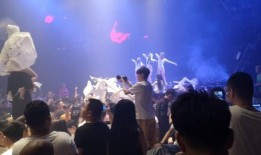 酒吧蹦迪吃瓜,吃瓜群众狂欢夜