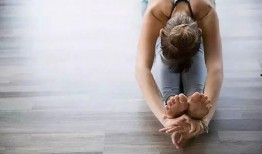 广州瑜伽母子吃瓜,共享夏日清凉吃瓜时光