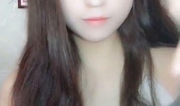 直播小姐姐吃瓜,小姐姐边吃瓜边分享美食心得