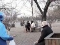 大爷吃瓜点外卖视频