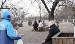 大爷吃瓜点外卖视频
